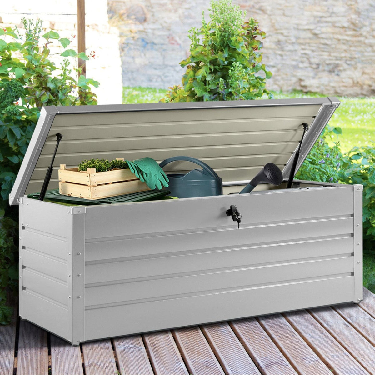 Coffre de rangement en métal verrouillable gris clair pour jardin 600 L 165x70x63 cm