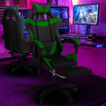 Fauteuil de gaming réglable ALEX avec repose-pied, coussin de tête et coussin lombaire, noir et vert