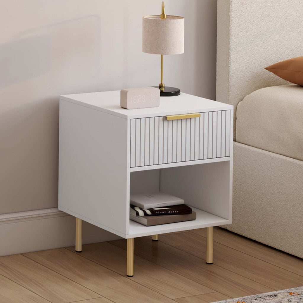 Lot de 2 tables de chevet MARCEL 1 tiroir avec niche effet lattes blanc et doré