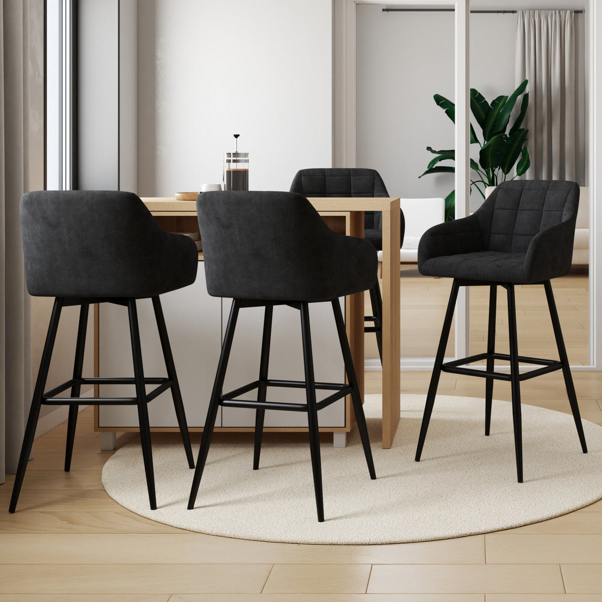 Lot de 4 tabourets de bar MADY avec accoudoirs en velours noir
