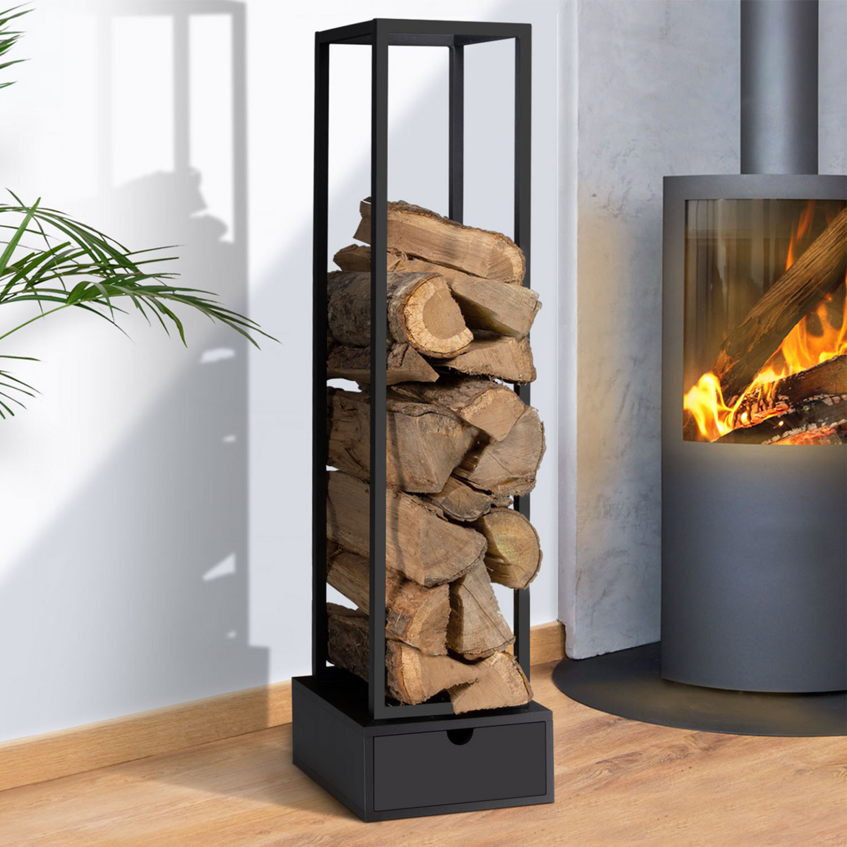 Range-bûches vertical en acier noir H. 125 cm avec tiroir pour cheminée