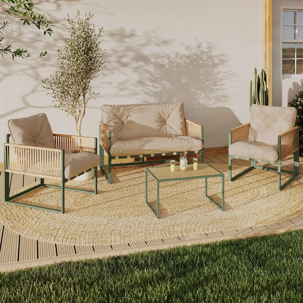 Salon de jardin bas RIO 4 places, structure en métal vert, cordage effet rotin clair et coussins beiges