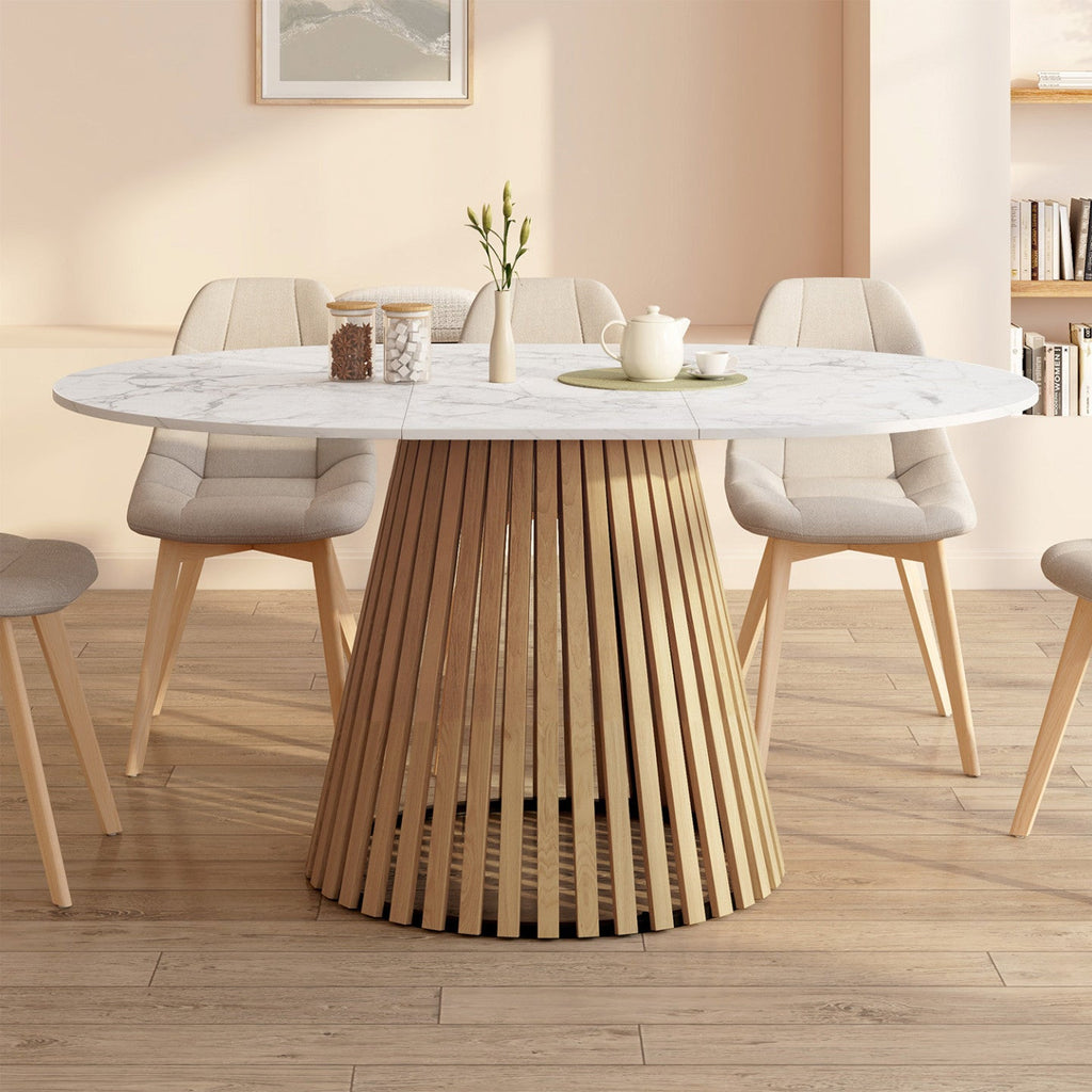 Table à manger ronde extensible CARMEN 4-8 personnes, pied en lattes de bois et plateau effet marbre blanc ALASKA 110 - 150 cm