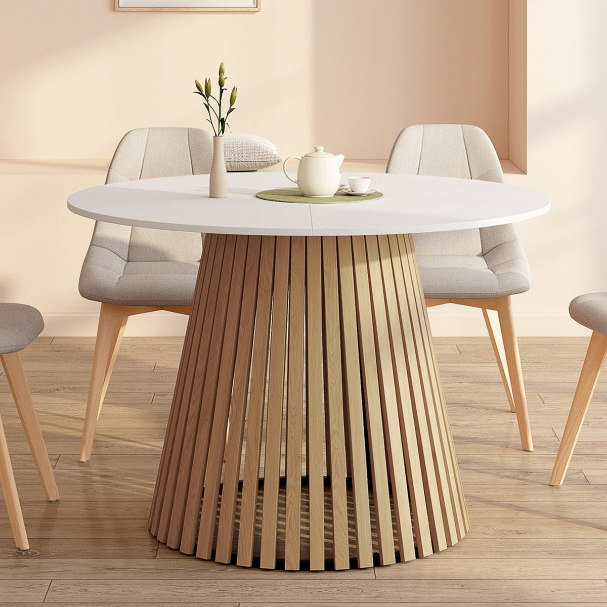 Table à manger ronde CARMEN pour 6 personnes avec pied en lattes de bois et plateau en bois blanc, 110 cm